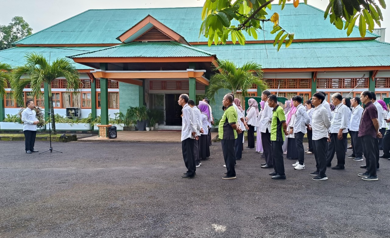 APEL SENIN PAGI: MENUMBUHKAN SEMANGAT KEKELUARGAAN DAN TANGGUNG JAWAB